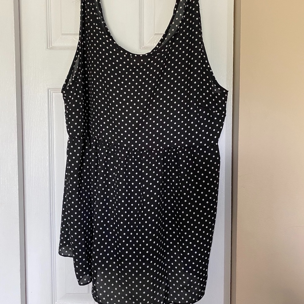 Plus Size Black Pocka-Dot Sleeveless Shirt